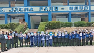 Escolares presentaron libros cartoneros de escritores puneños
