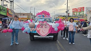 Colorido pasacalle por la vida y la familia en calles de la ciudad de Arequipa