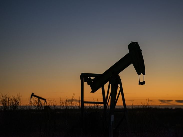 Los precios del crudo registraron un fuerte aumento en los mercados internacionales ante las preocupaciones por la guerra en Oriente Medio y su posible impacto en el suministro energético.