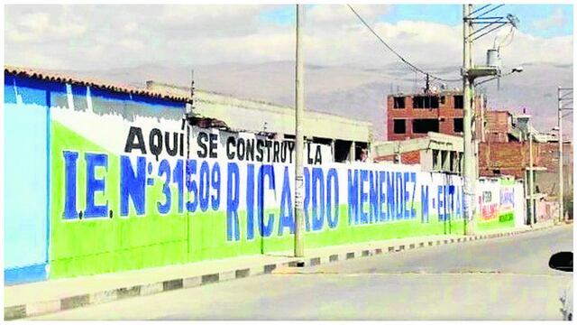 ​Padres protestan por pintas que gobierno regional de Junín hizo en colegio