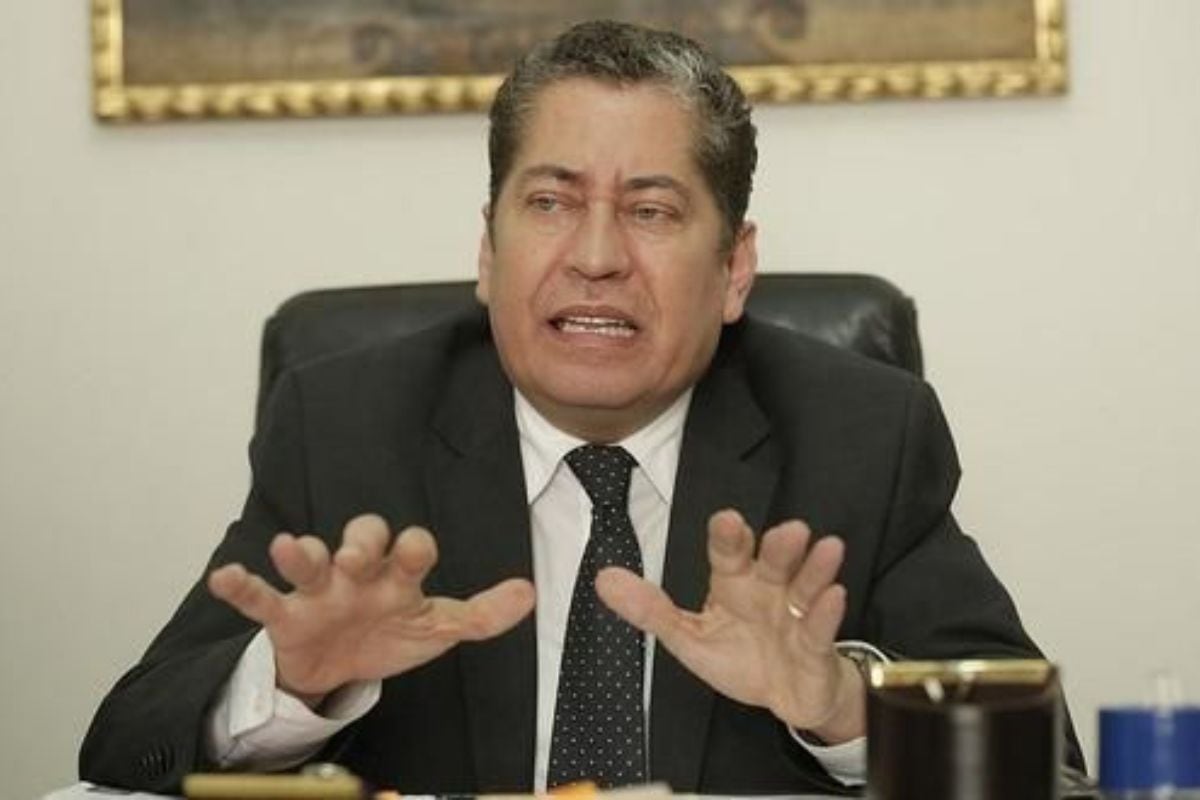 Exmiembro del TC, Eloy Espinosa Saldaña, es condenado por agredir a su esposa. (GEC)