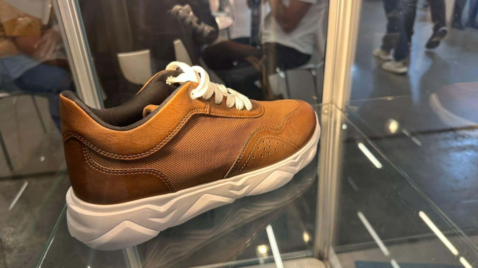 Los días 6, 7 y 8 de agosto, en el Centro de Exposiciones Jockey Club se celebrará la 13.ª Feria Internacional de Calzado, Insumos y Tecnología.