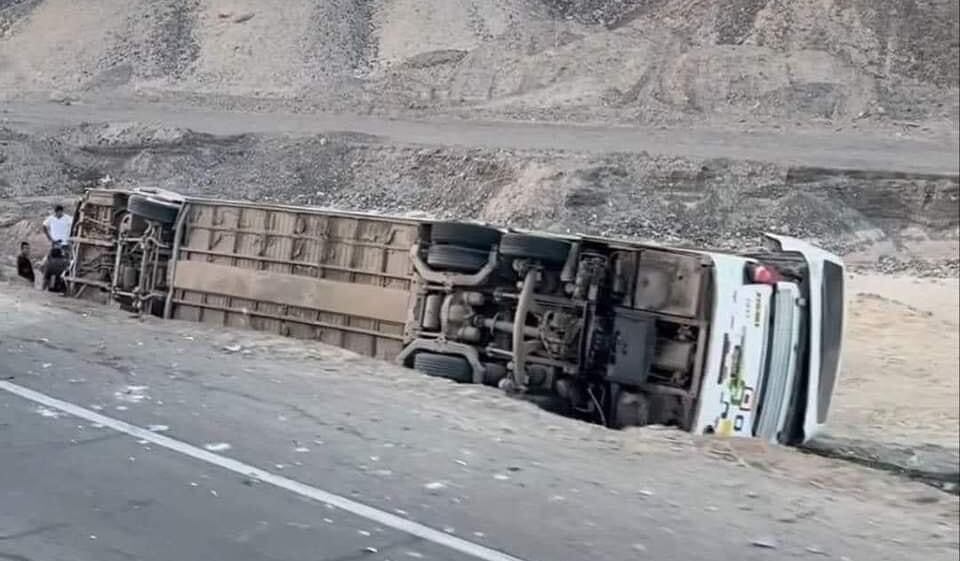 Bus accidentado transportaba policías. (Foto: Difusión)
