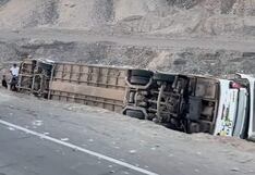 Tres policías heridos en choque de un bus contra un cerro en Arequipa