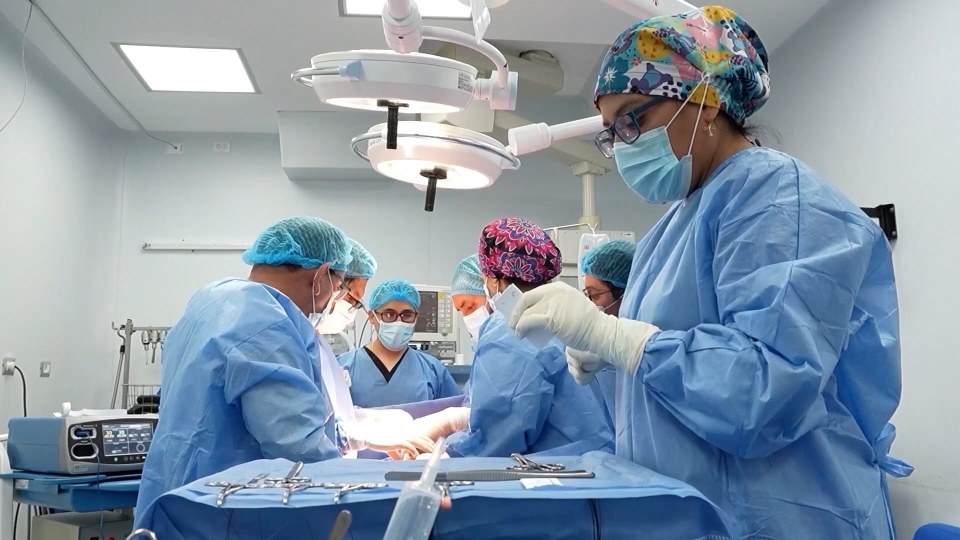 La intervención se realizó en el Hospital Base III Puno y permitió detectar un cáncer de ovario en etapa temprana, mejorando el pronóstico de la paciente. (Fotos: EsSalud)