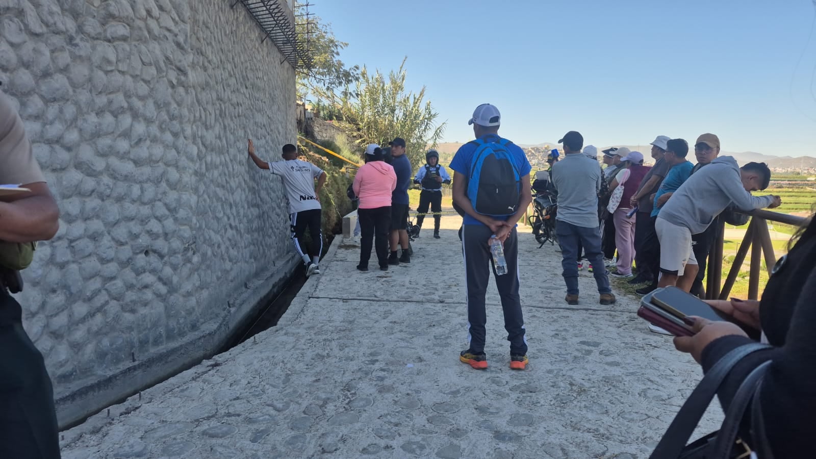 Cuerpo de Alberto Polar fue encontrado en un canal de regadío en el distrito de Paucarpata en Arequipa.(Foto: Pedro Torres)/@photo.gec)