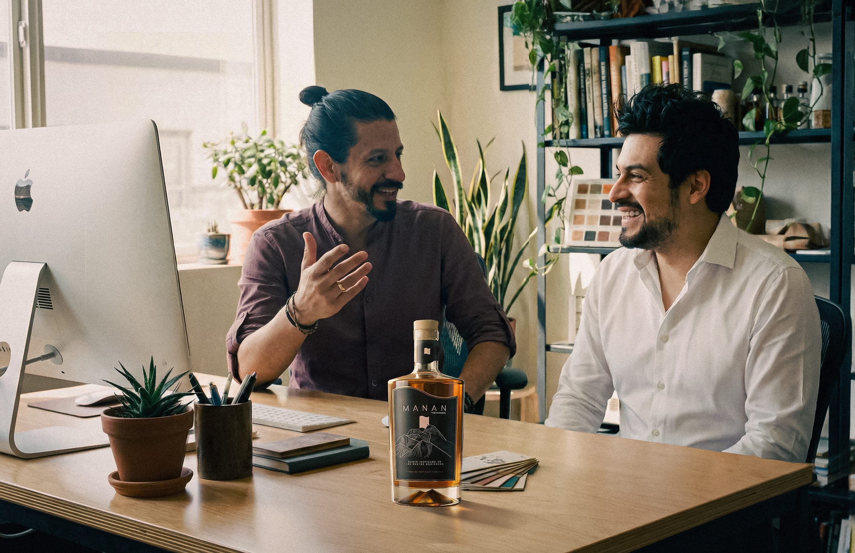 Creado por Renzo Salvatierra y Frank Martí, el elixir combina insumos del Perú y una propuesta simbólica ligada a la buena fortuna y la celebración.