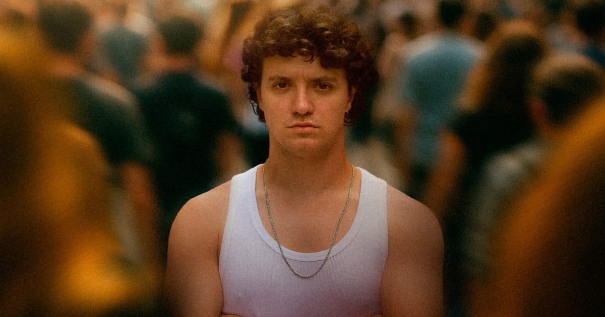 El actor y cantautor peruano lanza un nuevo sencillo con un mensaje de autenticidad, madurez y libertad personal, disponible en todas las plataformas digitales.