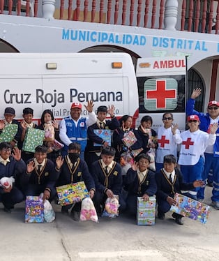 Cruz Roja Filial Pisco lleva sonrisas y regalos a comunidades andinas de Huancavelica