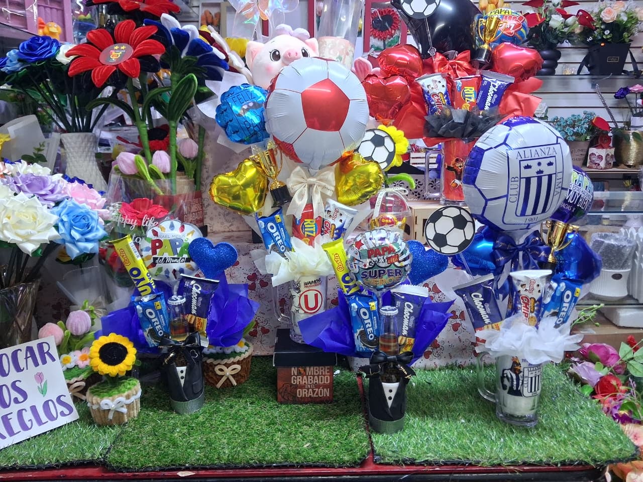 Regalos por el Día del Padre en el centro comercial La Barraca. (Foto: Flor Barrios/@photo.gec)