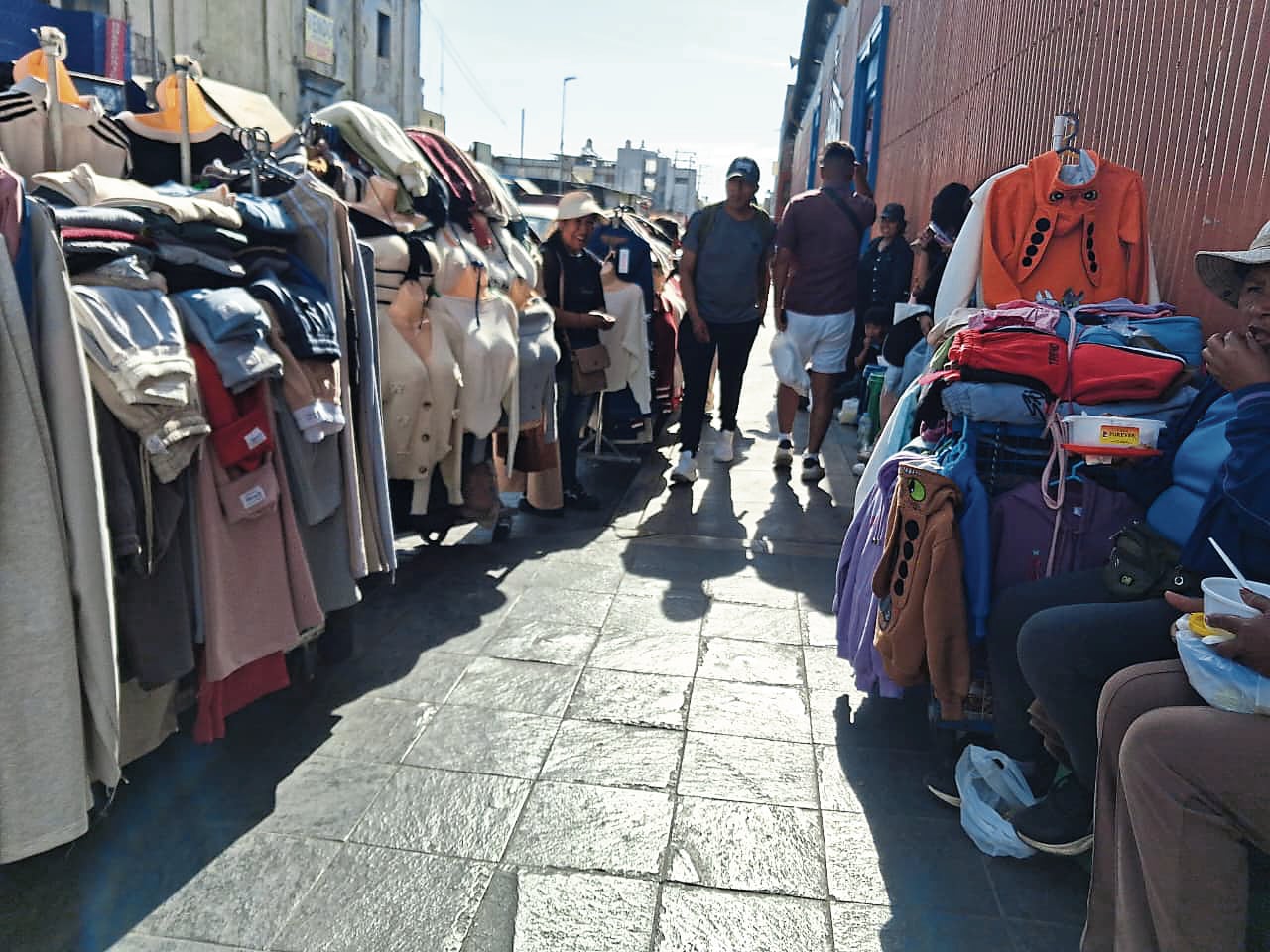 Fiscalización a comercio ambulatorio aumenta, pero informalidad persiste en Arequipa (Foto: Flor Barrios/@photo.gec)