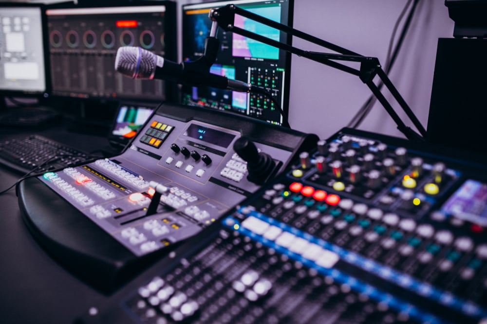 Un estudio señala que la radio llega a cinco de cada diez peruanos. Además, el streaming y los podcasts conviven con este medio dentro de los hábitos de escucha.