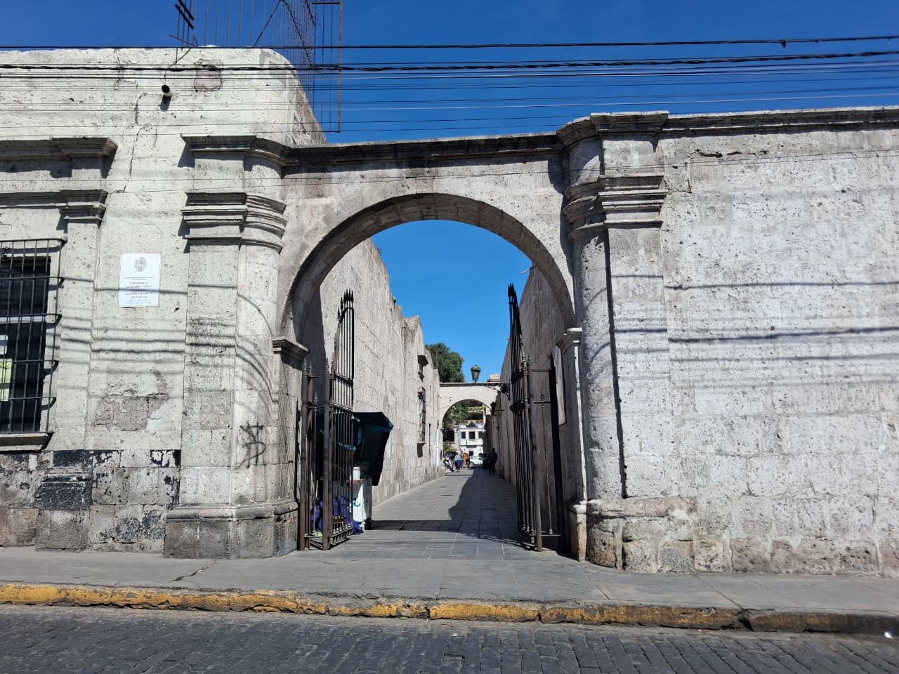 Cuarta cuadra de la calle San Francisco. (Foto: Flor Barrios/@photo.gec)