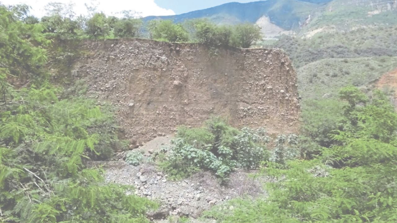 Poblado está en riesgo ante lluvias intensas.