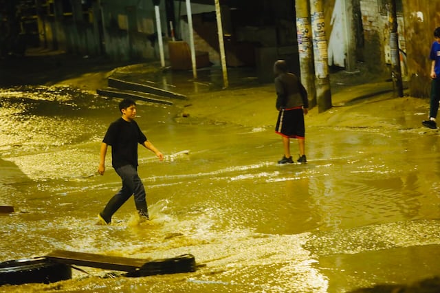 Lluvias en Lima Sur dejan aniegos, daños en viviendas y suspensión de clases