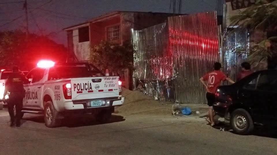 Atentado ocurrió la noche del domingo y solo dejó daños materiales.