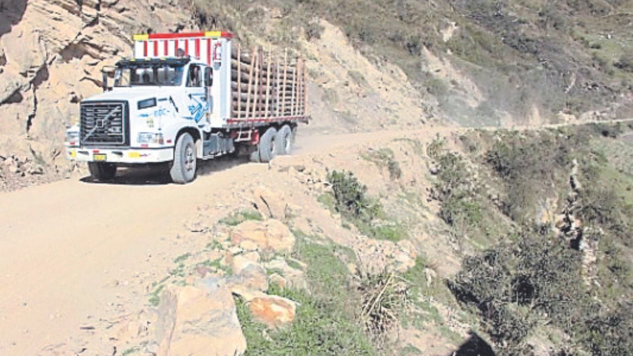 Decisión se tomó en el II Encuentro Macro Regional de Autoridades realizado en Tocache. Luis Rodríguez, consejero por Pataz, dijo que estado de vías es pésimo.