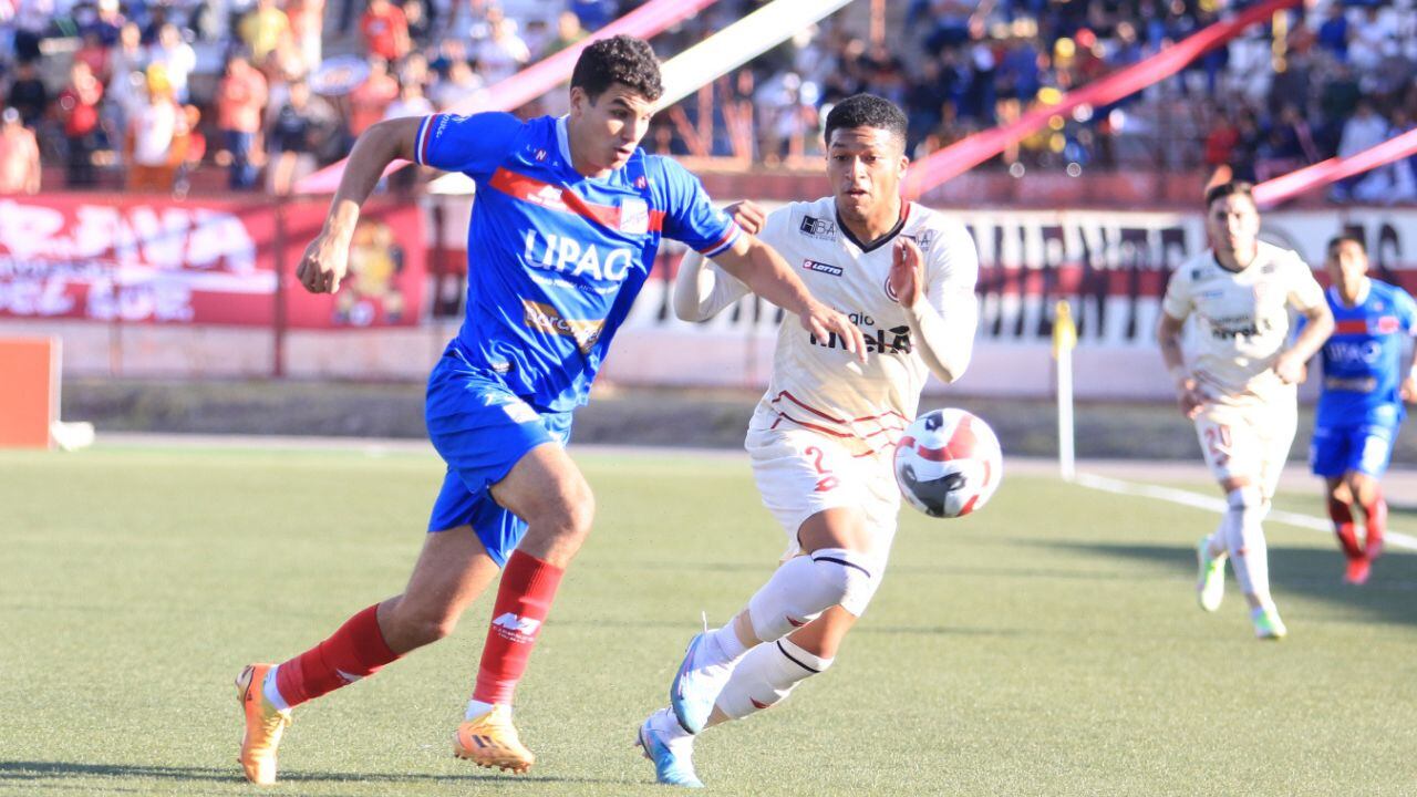 Los tricolores no mostraron su mejor juego y se vieron superados en el Estadio Héroes de San Ramón de Cajamarca. (Foto: CAM)