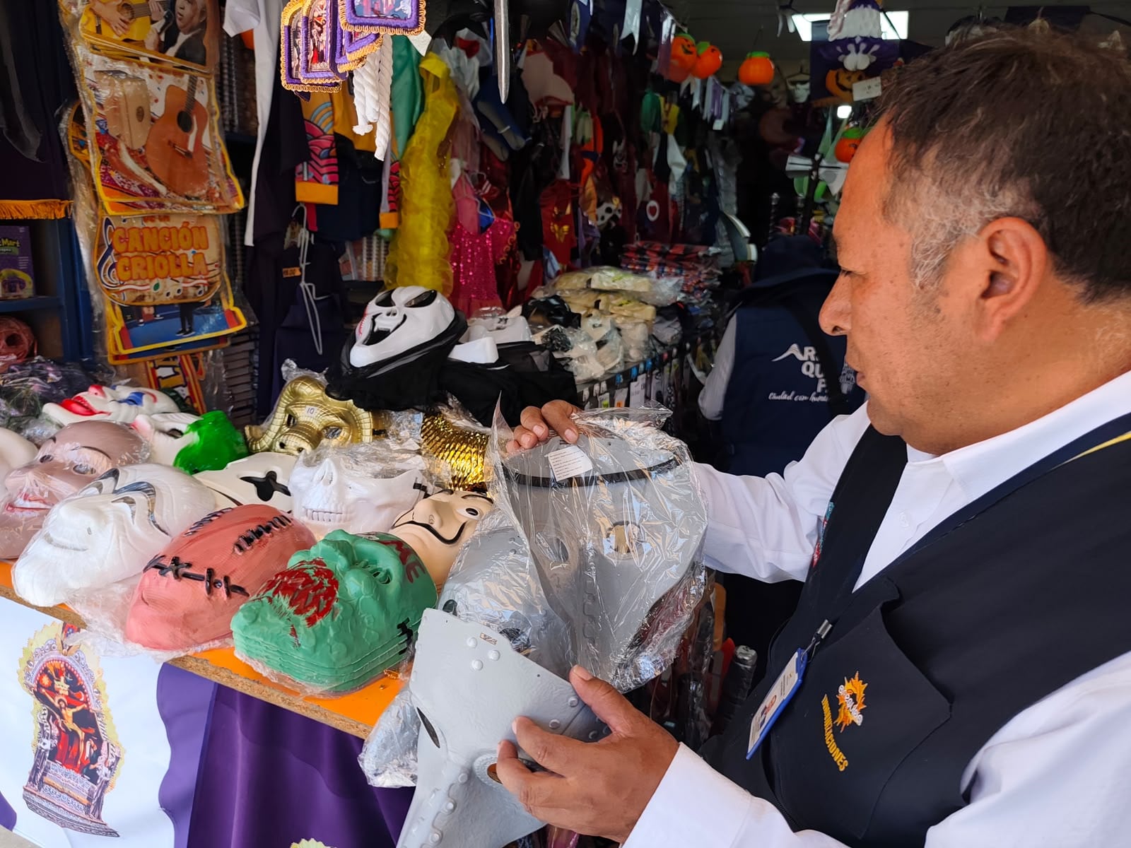 Retienen máscaras y accesorios de Halloween por falta de registro sanitario en Arequipa (Foto: Gerencia de Salud)