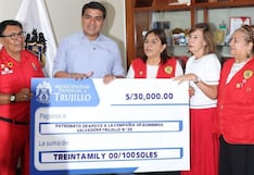 Municipalidad de Trujillo entrega subvención a bomberos
