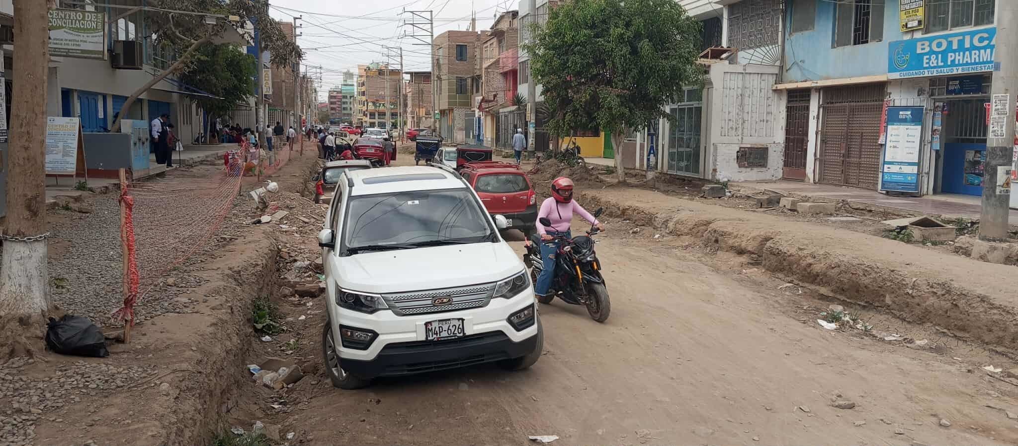 Trabajos en la calle Conquista están paralizados.
