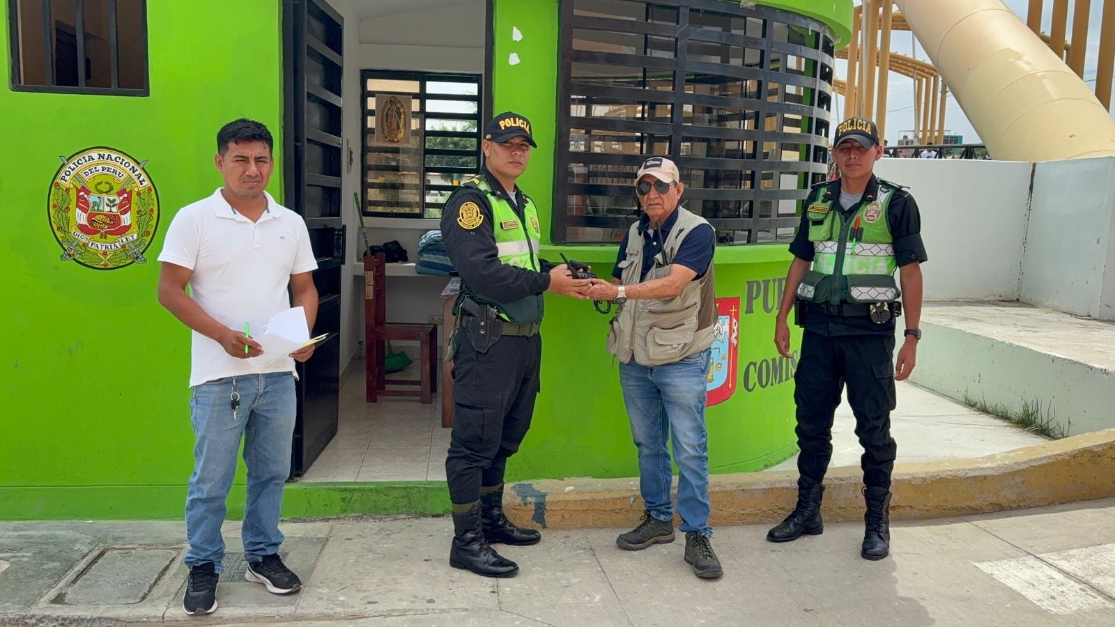 Entregan equipos de comunicación a los PAR de Piura