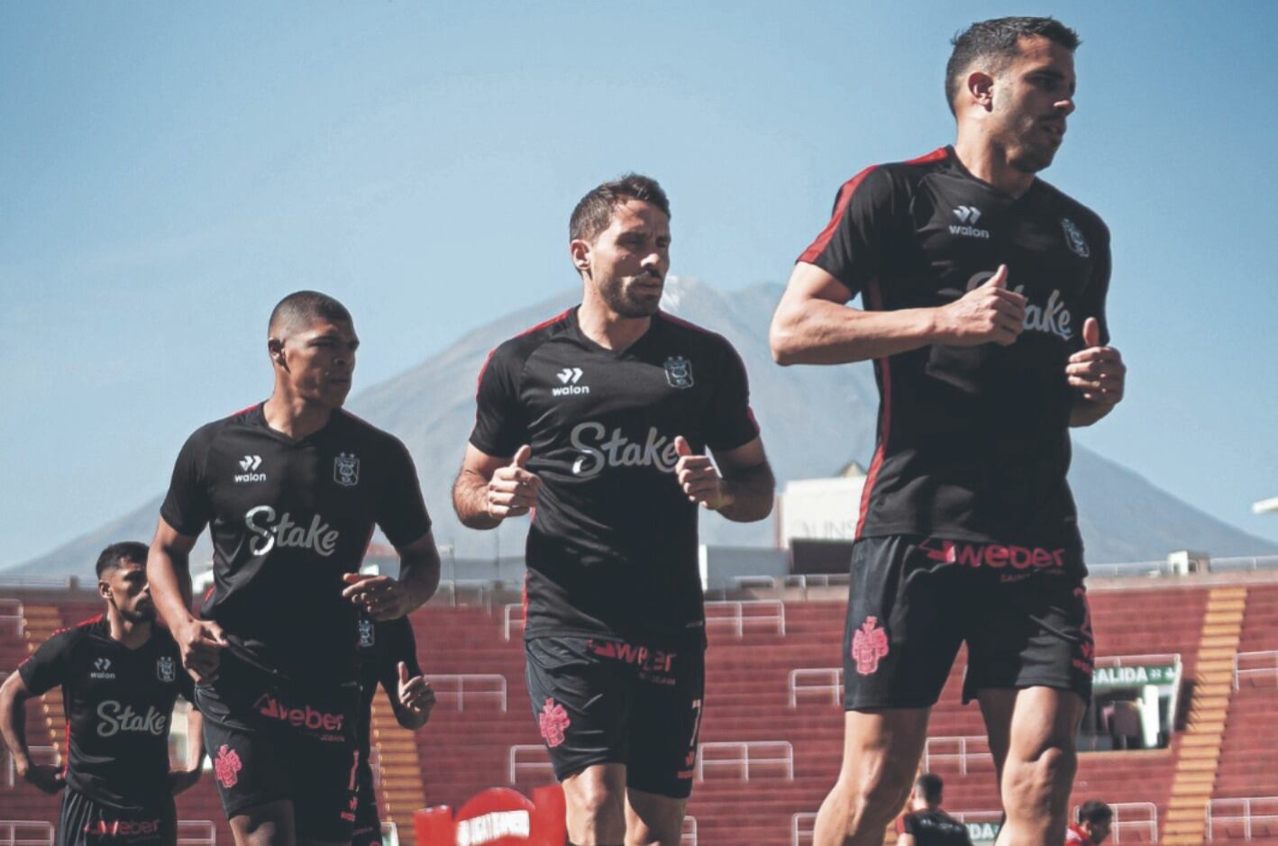Rojinegros en entrenamiento. Foto: Difusión.