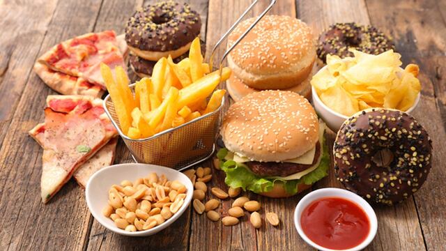 ¿Qué alimentos son malos para tu corazón y podrían provocarte un infarto?