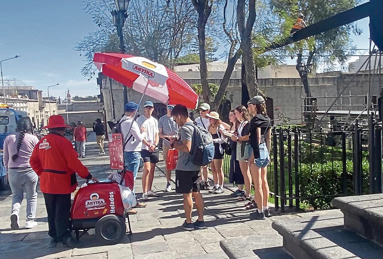 Turistas frente a la plaza San Francisco. Foto: GEC.