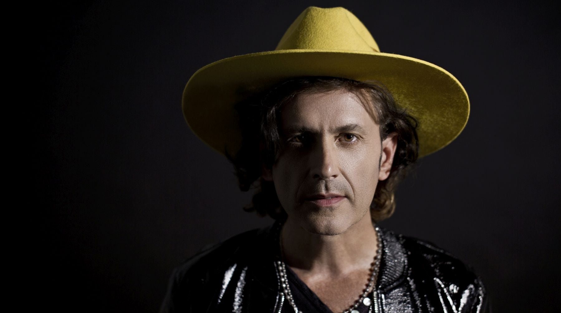 El cantautor argentino presentará canciones de “Serenata en Mi Mayor para un amor y un atardecer” y repasará temas como “Nada fue un error” y “Antes que ver el sol”. (Foto: Difusión)