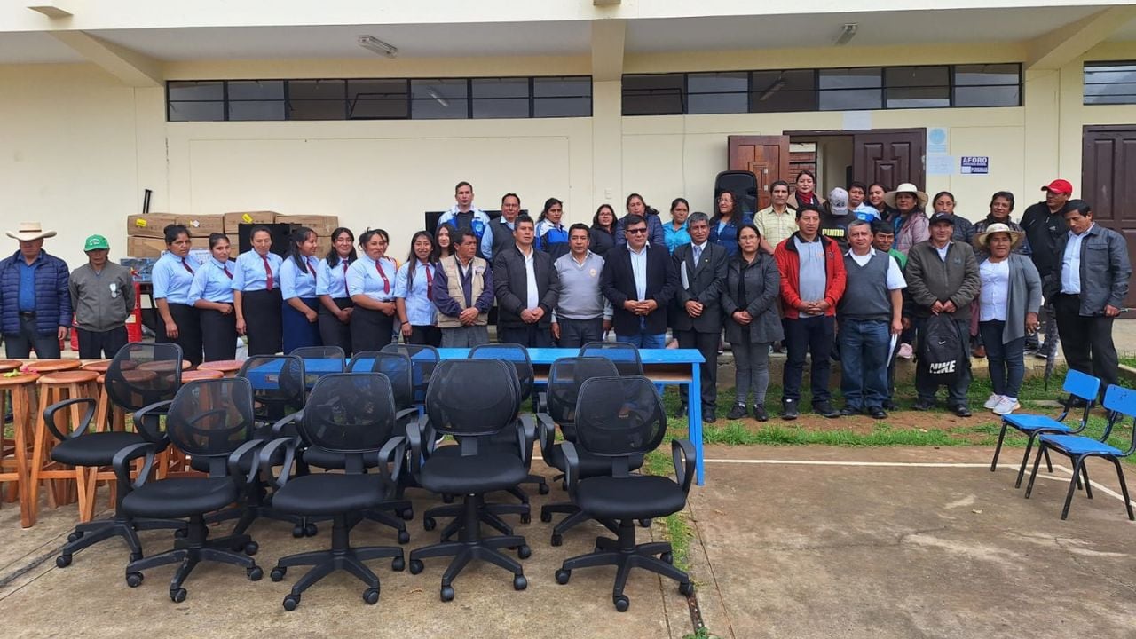 Además de programas de Computación e Informática y de Producción Agropecuaria de reconocido instituto tecnológico de Santiago de Chuco.