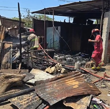 Piura: Un incendio deja a tres familias en la calle y piden ayuda en Catacaos