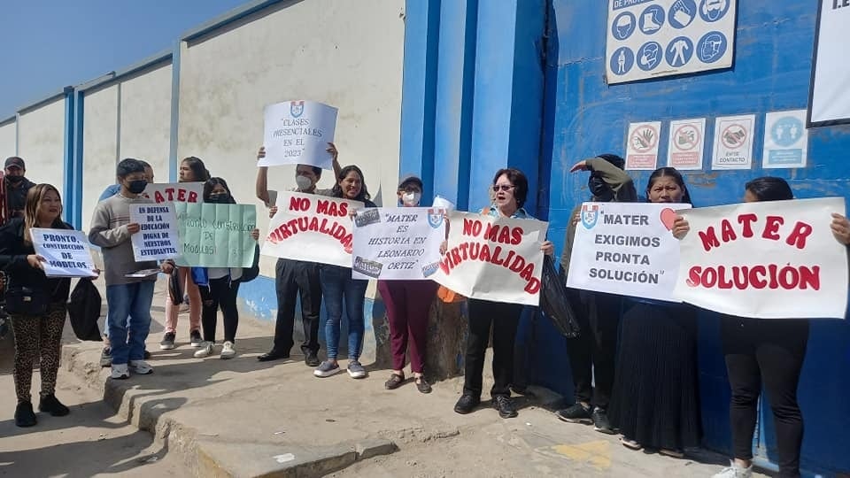 Un grupo de padres de familia alertó que la reconstrucción de la institución educativa Mater Admirabilis podría tomar más tiempo