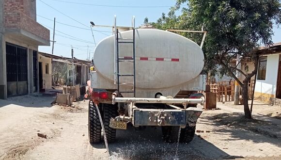EPS Grau desinfecta calles tras los afloramientos de aguas servidas en sectores del asentamiento humano Monte Sullón, en Catacaos