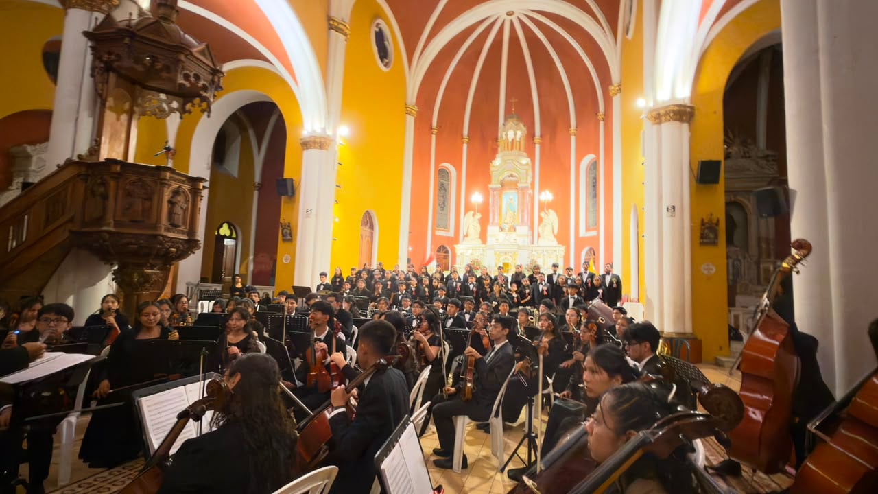 Niños y adolescentes de Arequipa emocionan al público con concierto Del Perú y el Mundo
