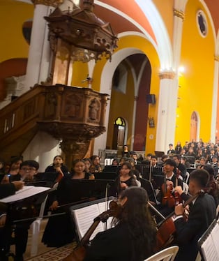 Niños y adolescentes de Arequipa emocionan al público con concierto Del Perú y el Mundo