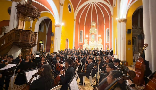 Niños y adolescentes de Arequipa emocionan al público con concierto Del Perú y el Mundo