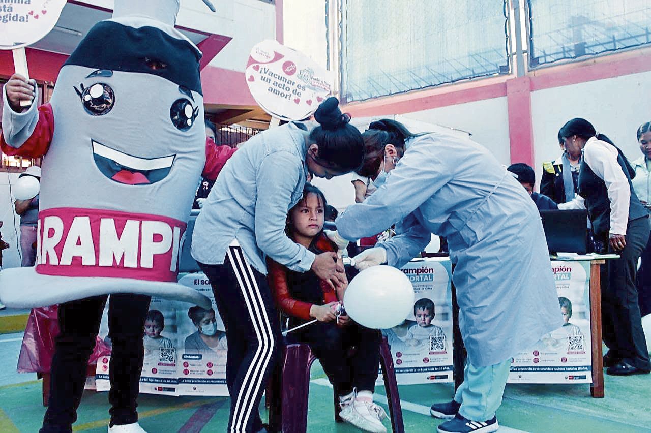 Gerencia Regional de Salud de Arequipa empezó campaña de vacunación a escolares. Foto: Geresa.