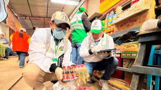 Intervienen mercado de Huancayo y decomisan más de 60 productos vencidos y adulterados