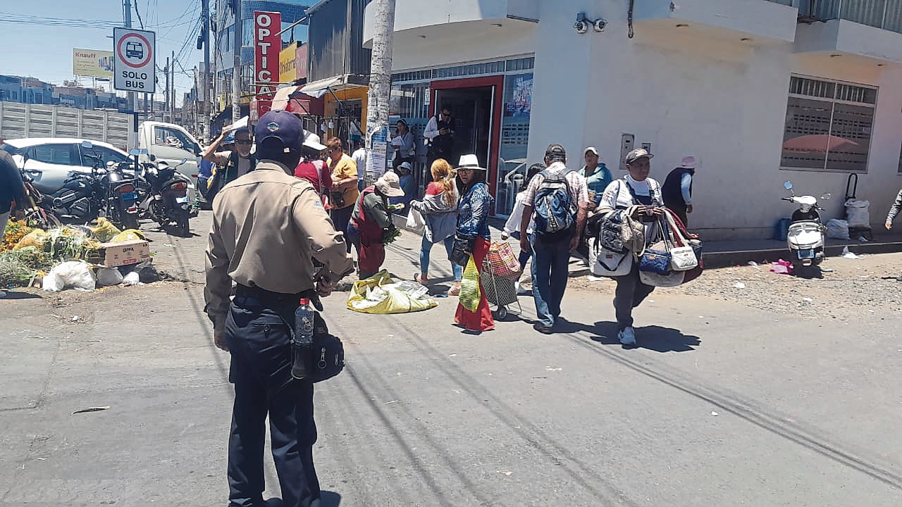 Presunta corrupción de municipales en Avelino Cáceres. (Foto: Fanny Arotaipe/@photo.gec)