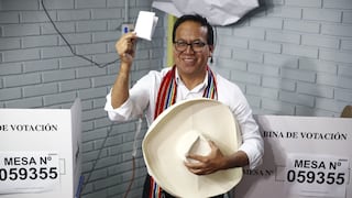 Segunda vuelta 2026: Roberto Sánchez emitió su voto en colegio de San Borja (FOTOS)