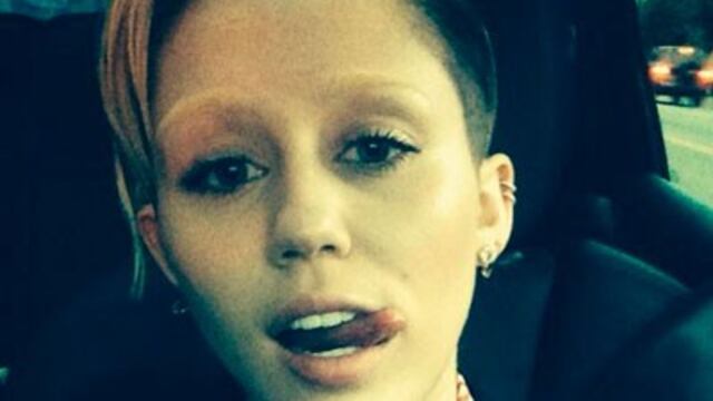 Miley Cyrus estrena imagen sin cejas