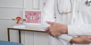 El cáncer de cuello uterino concentra más de la mitad de los nuevos diagnósticos entre cinco neoplasias ginecológicas. Especialistas insisten en vacunación contra el VPH, detección oportuna y acceso al tratamiento.