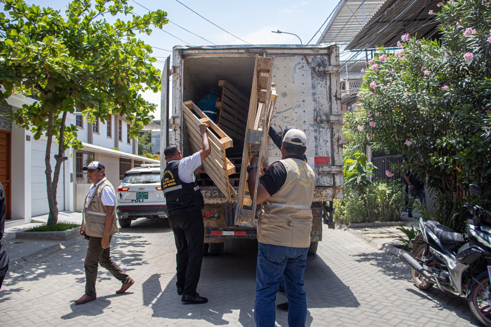 Retiran parihuelas de las vías públicas