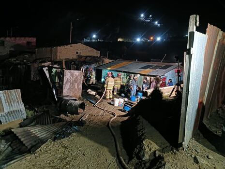 Bomberos controlan incendio registrado en campamento minero de Morococha