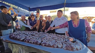 Bautizan a ‘Camilita’, guagua de más de 60 kilos en el mercado San Camilo de Arequipa