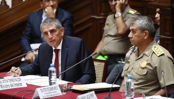 La presentación pública del ministro Torres ante la Comisión de Defensa duró casi una hora. (Foto: Jorge Cerdán/GEC)
