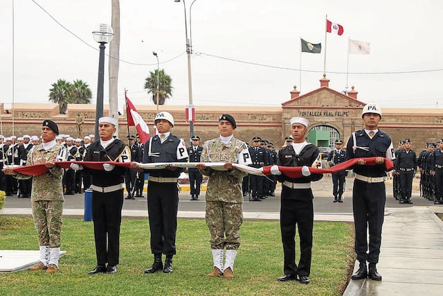 Militares reafirman juramento y la fidelidad por nuestro sagrado pabellón nacional.