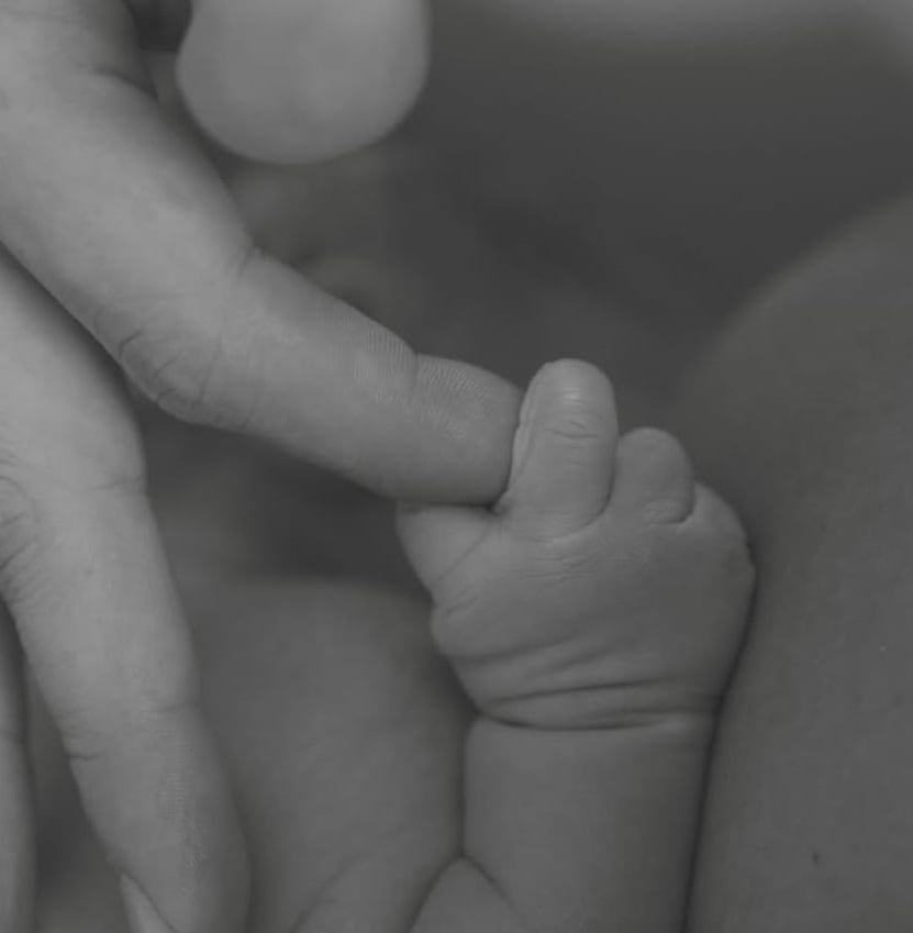 Nació Koa, el primer hijo de Hugo García e Isabella Ladera.