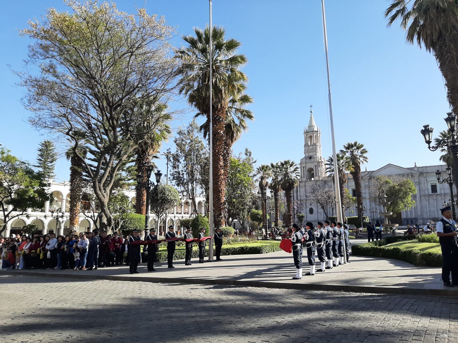 Desfile se desarrolla en la Plaza de Armas de la Ciudad Blanca. (Foto: Graciela Fernández)